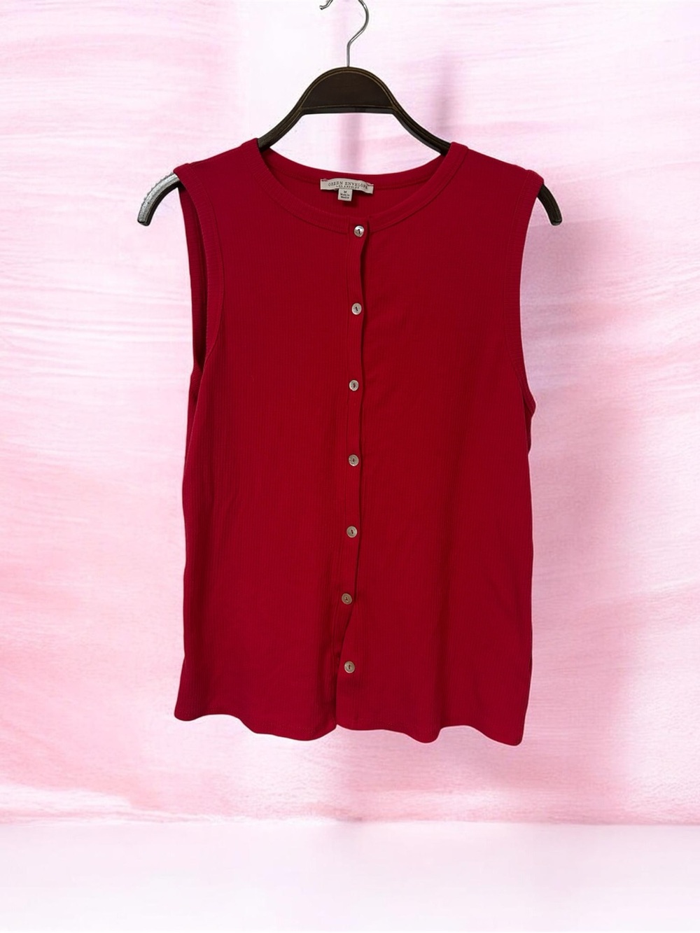 Green Envelope Sleeveless Button-Front Camisole in Deep Red